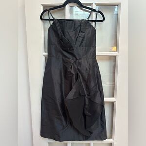 Watters & Watters Designer Formal Dress Size 6 Special Occasion
Draped Front